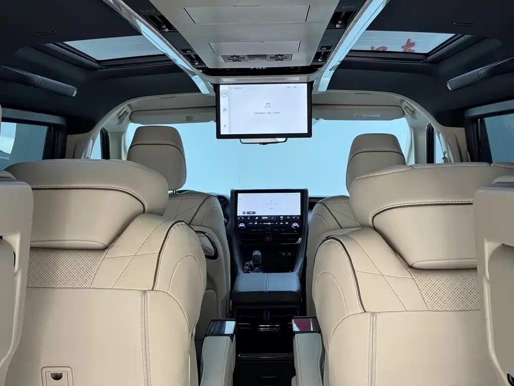 Toyota Vellfire — миниатюра 10