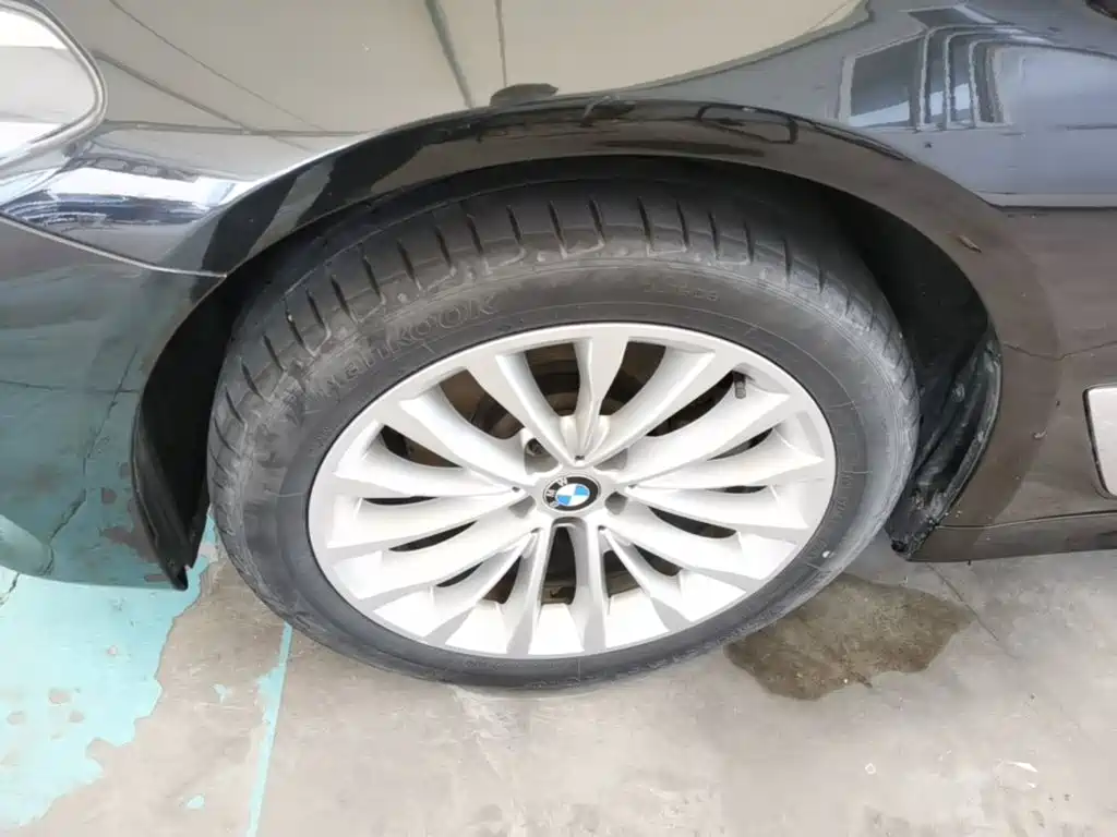 BMW 5 Series — миниатюра 23