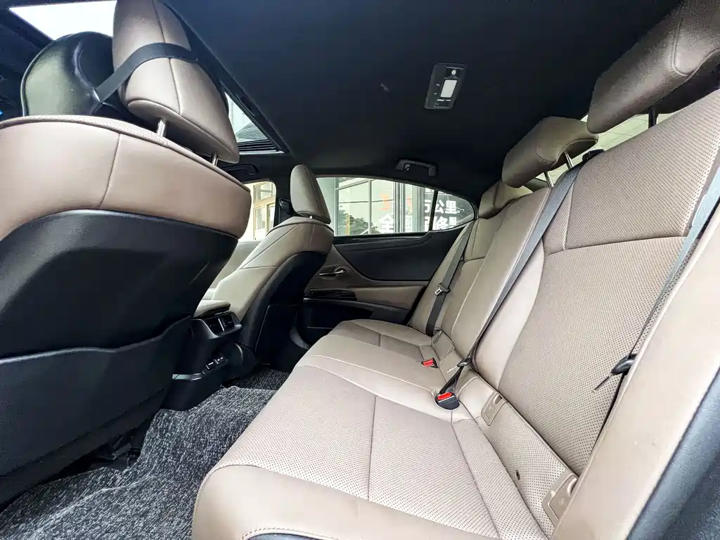 Lexus ES — миниатюра 12