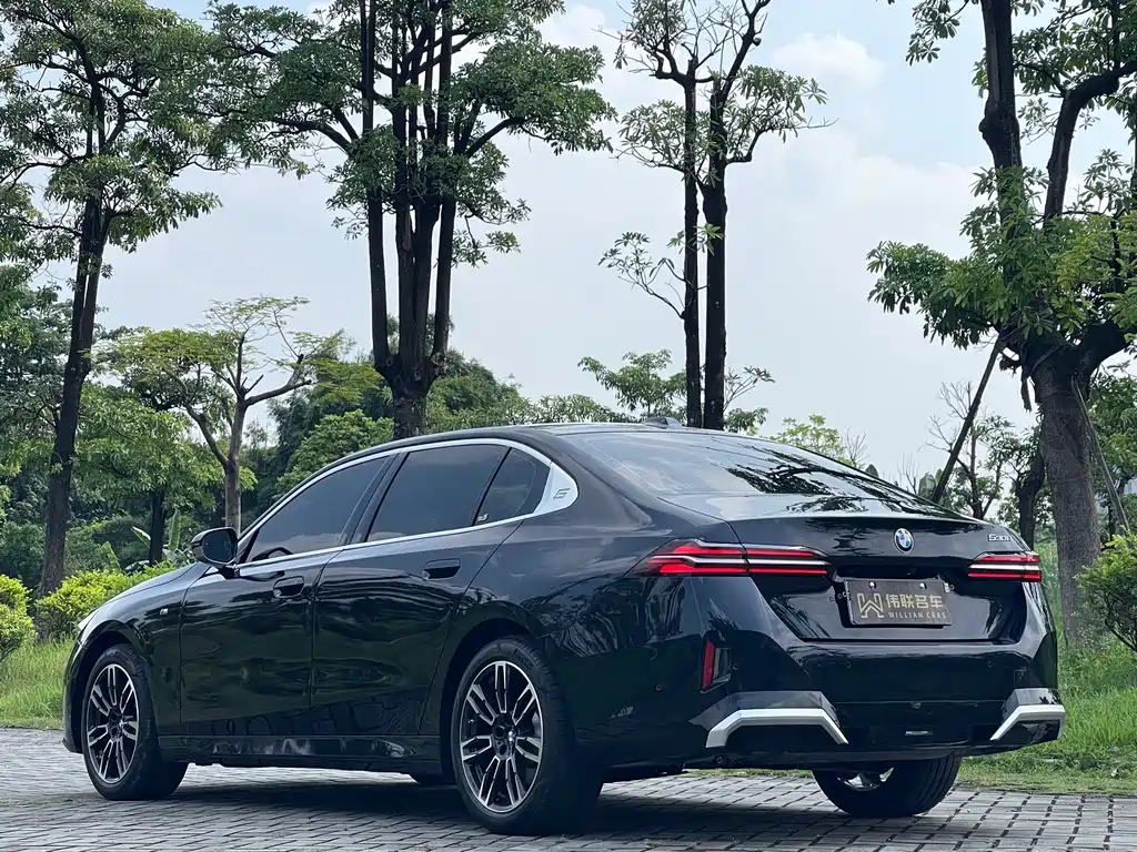 BMW 5 Series — миниатюра 4