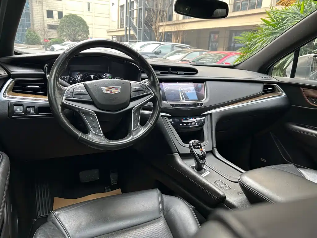 CADILLAC XT5