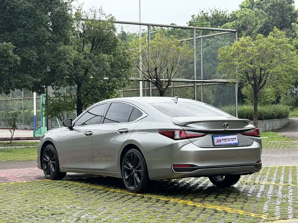 Lexus ES — миниатюра 6