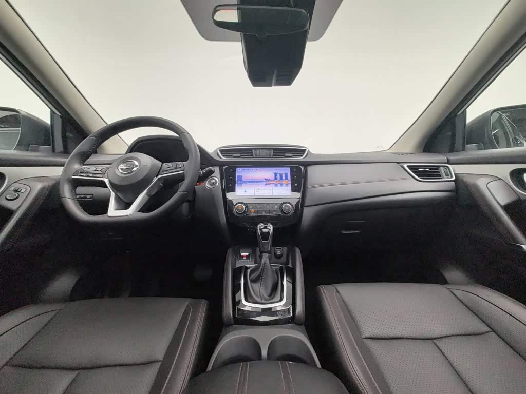 Nissan Qashqai 2.0 л 2021 г. Белый, пробег 46700 км