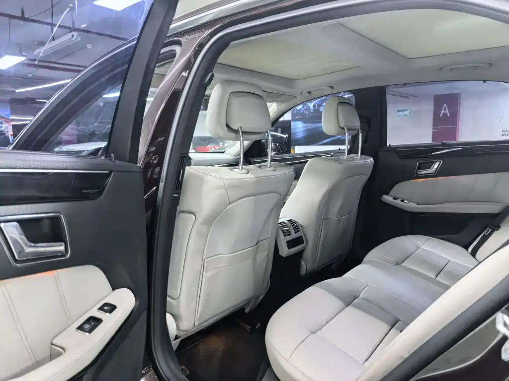 Mercedes-Benz E-Class — миниатюра 6