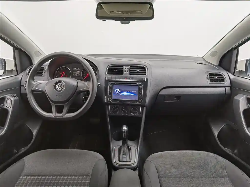 Volkswagen Polo 2014 1.4L AT Comfort
