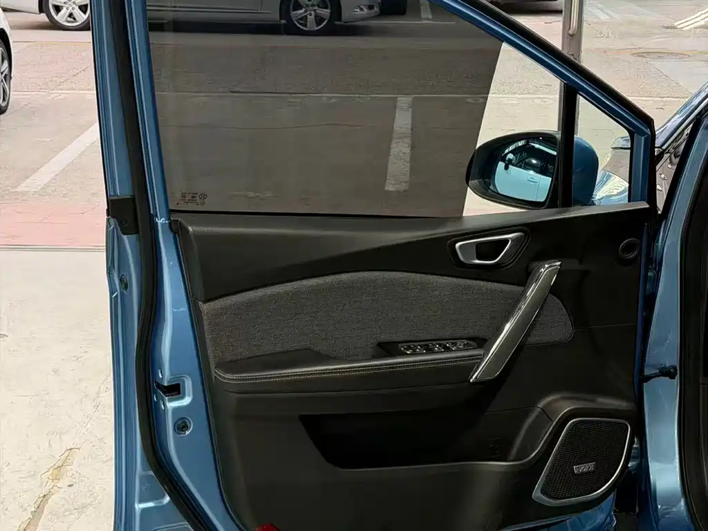 BAIC EX3 — миниатюра 5