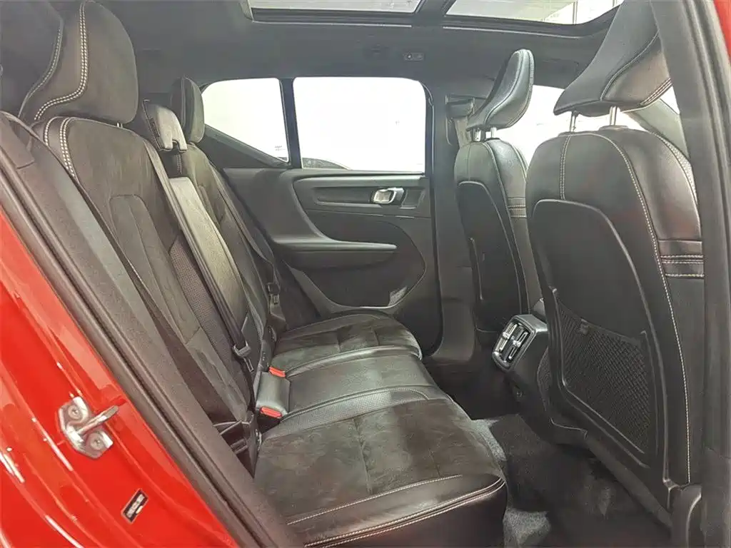 Volvo XC40 — миниатюра 7