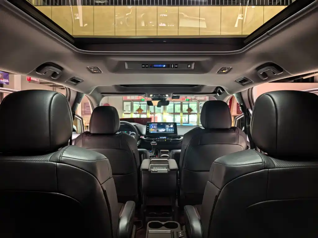 Toyota Granvia — миниатюра 10