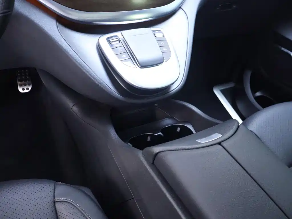 Mercedes-Benz V-Class — миниатюра 12