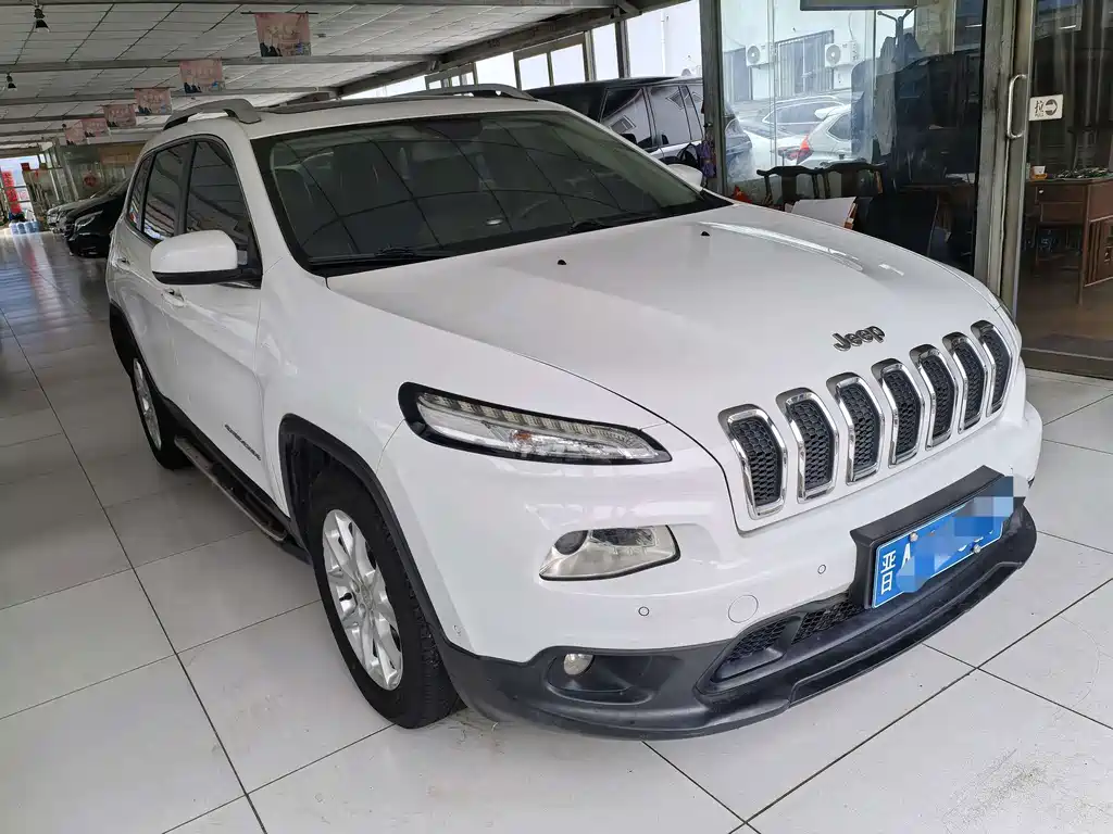 Jeep Cherokee — миниатюра 2