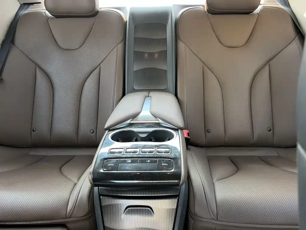 Hongqi Hongqi E-QM5 — миниатюра 15