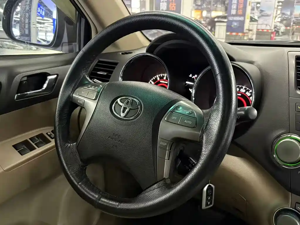 Toyota Highlander — миниатюра 11