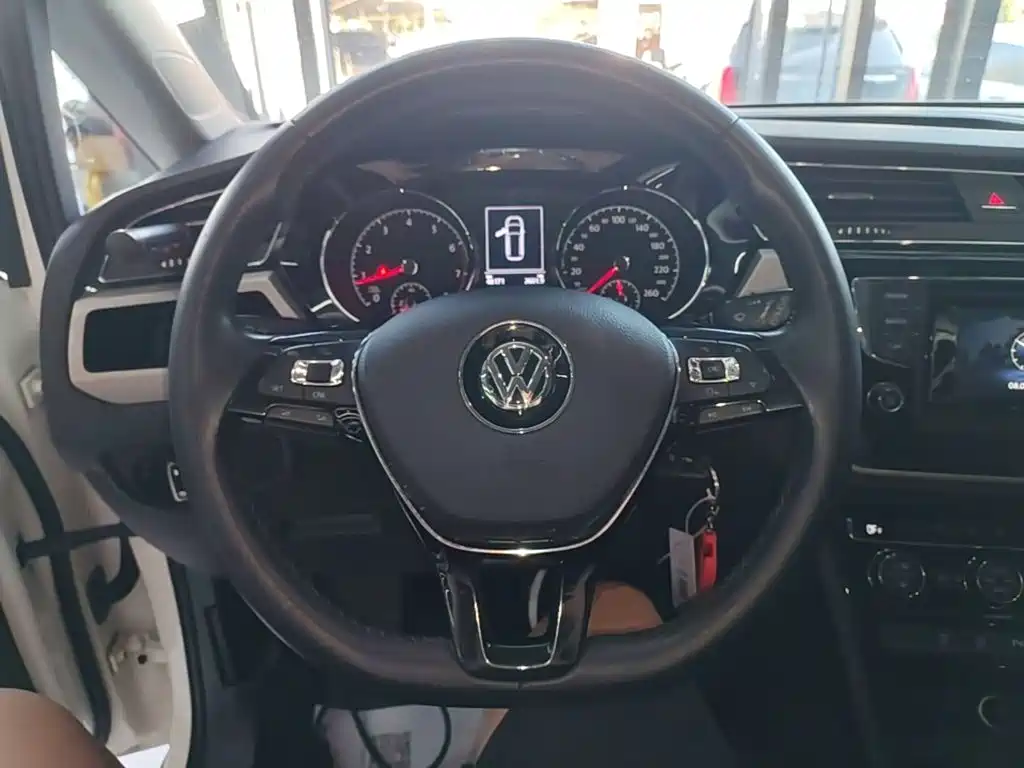 Volkswagen Touran — миниатюра 11