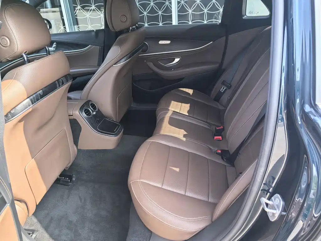 Mercedes-Benz E-Class — миниатюра 10