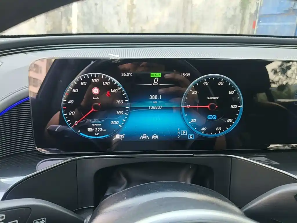 Mercedes-Benz EQC — миниатюра 12