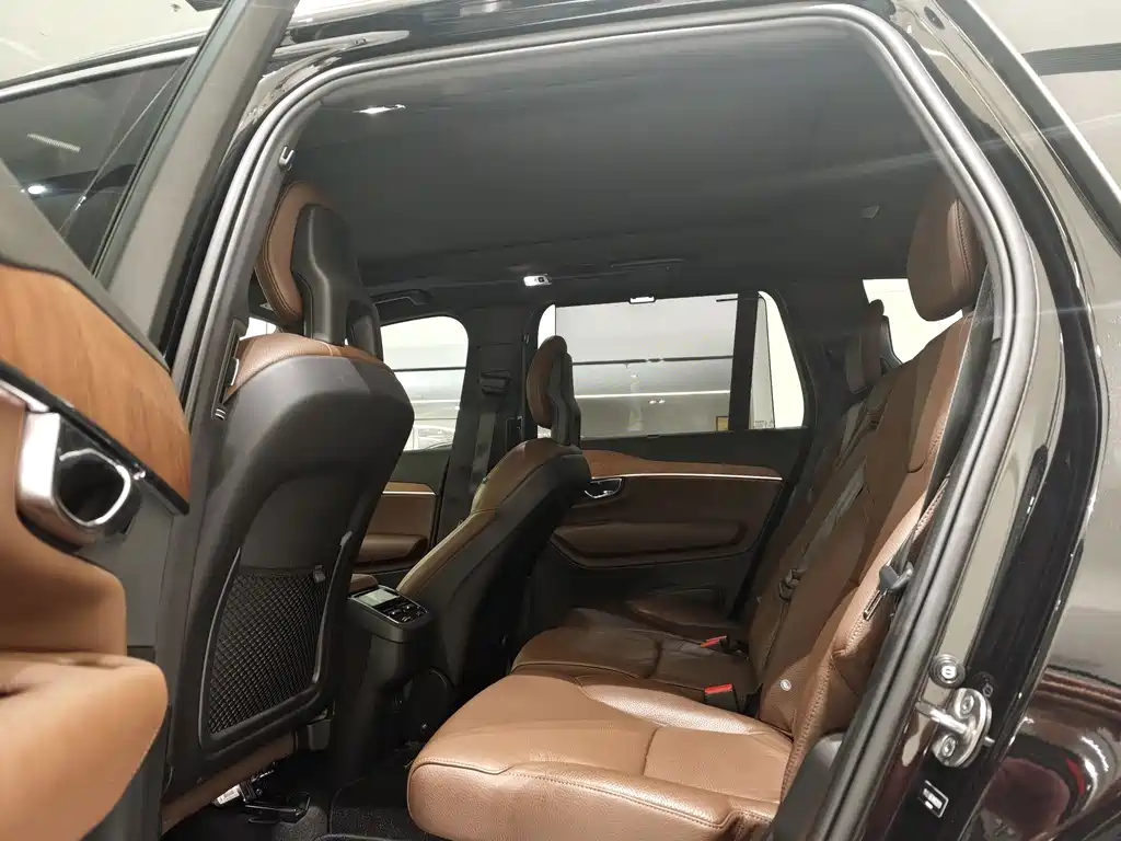 Volvo XC90 — миниатюра 5