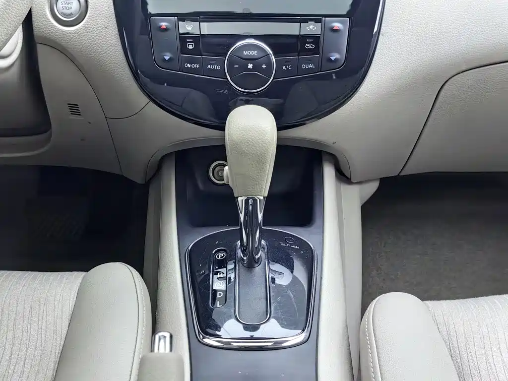 Nissan Tiida — миниатюра 13