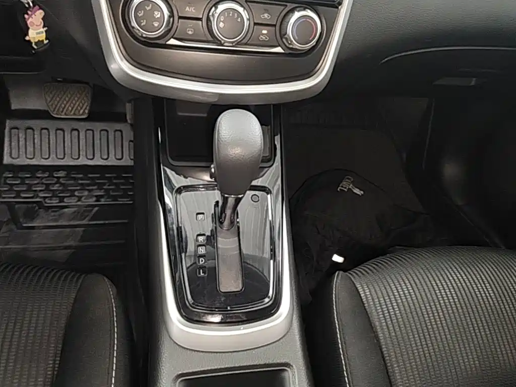 Nissan Tiida — миниатюра 10