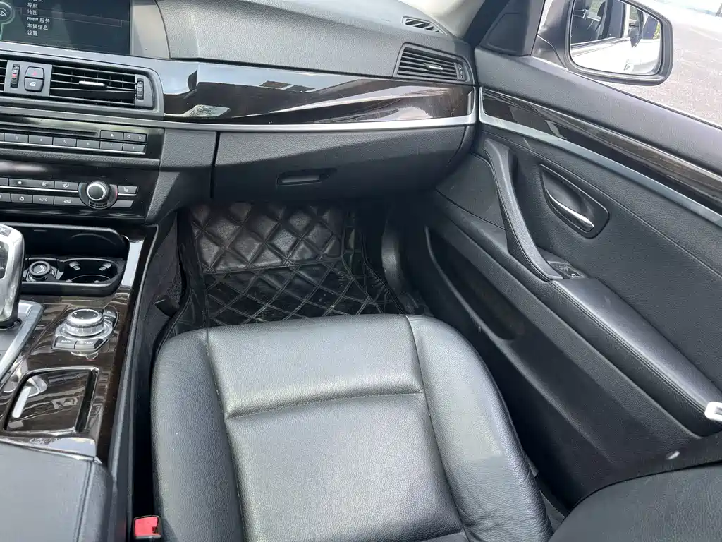 BMW 5 Series — миниатюра 22