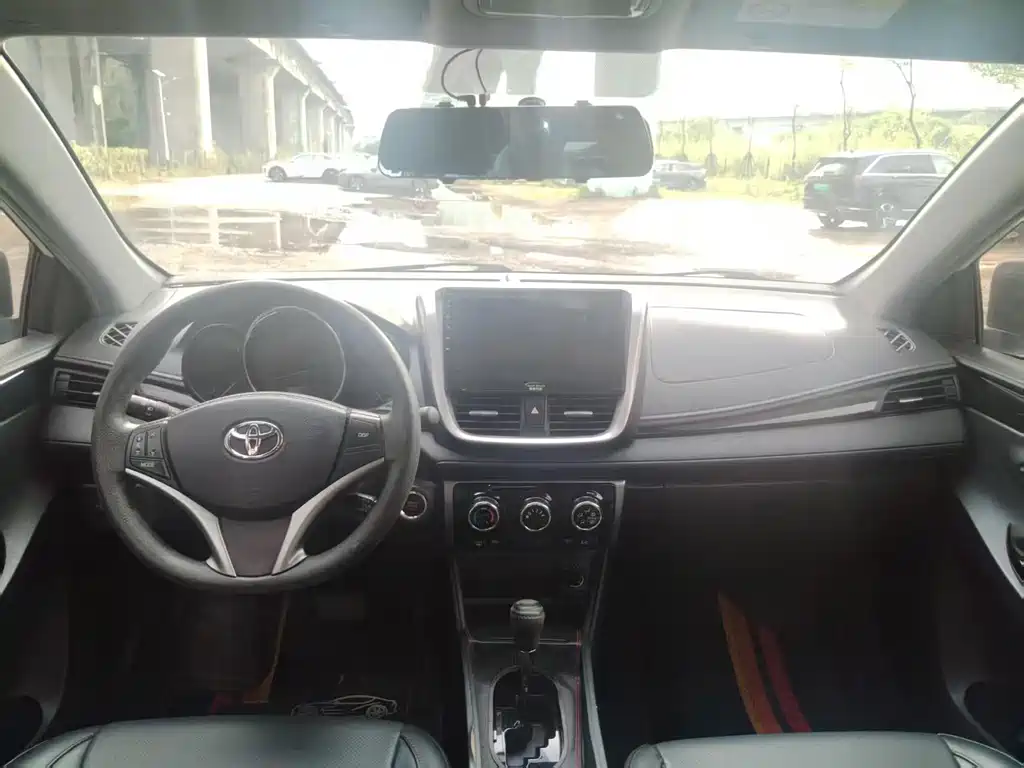Toyota Yaris L — миниатюра 9