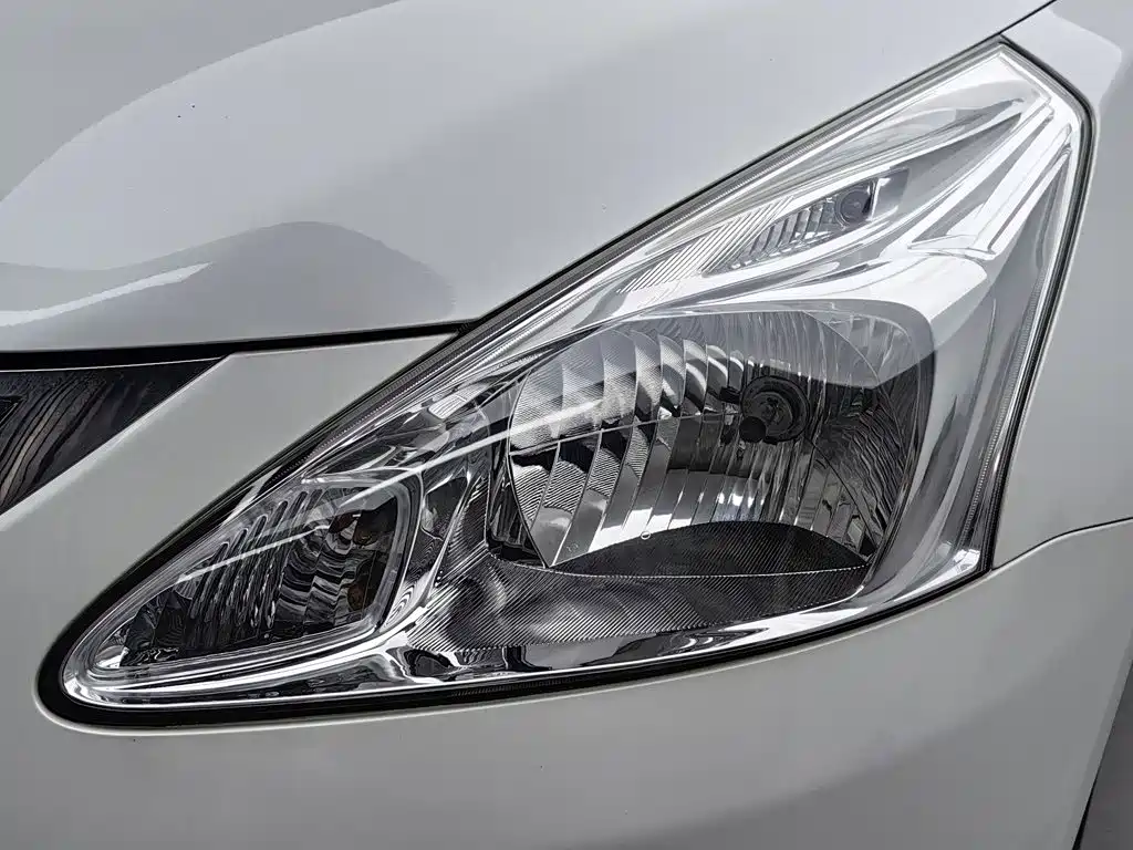 Nissan Tiida — миниатюра 7