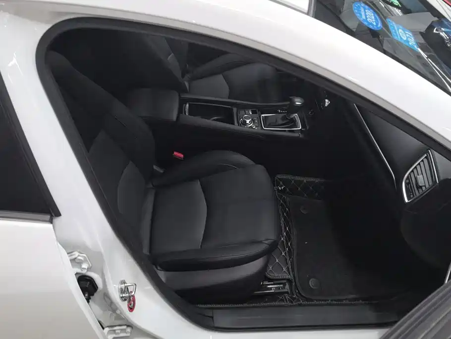 Mazda 3 Axela — миниатюра 8