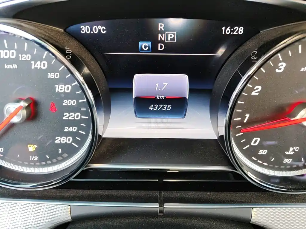Mercedes-Benz E-Class — миниатюра 17