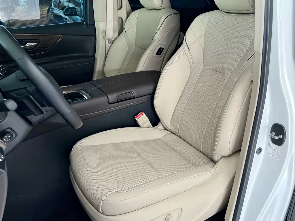 Toyota Alphard — миниатюра 6