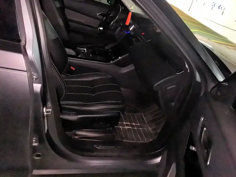 Land Rover Velar — миниатюра 8
