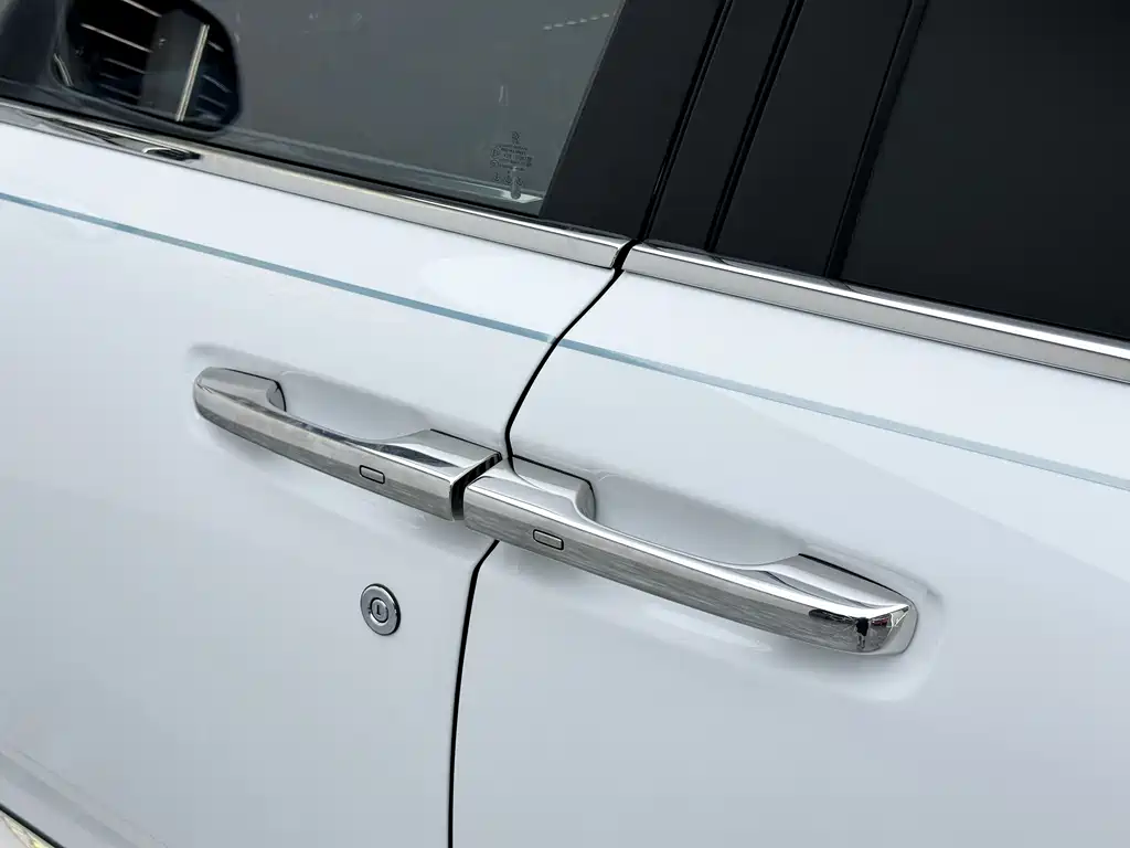 Rolls-Royce Cullinan — миниатюра 9