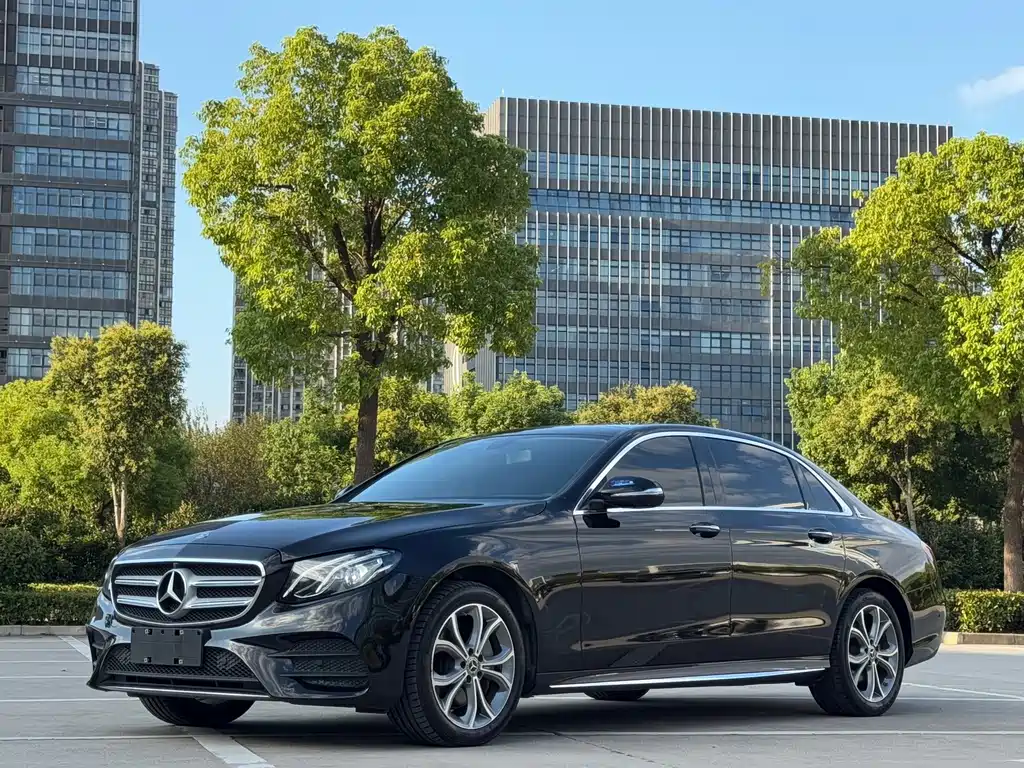 Mercedes-Benz E-Class — миниатюра 2