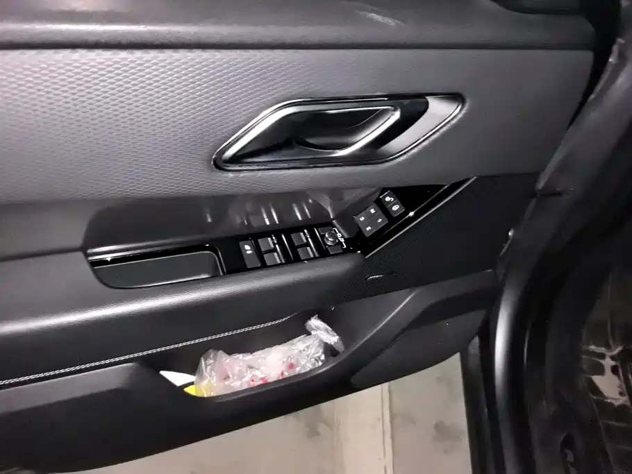 Land Rover Velar — миниатюра 7