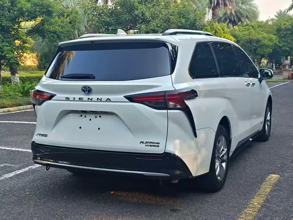 Toyota Sienna — миниатюра 7