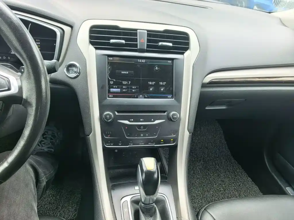 Ford Mondeo 2013 2.0L GTDi200 Luxury