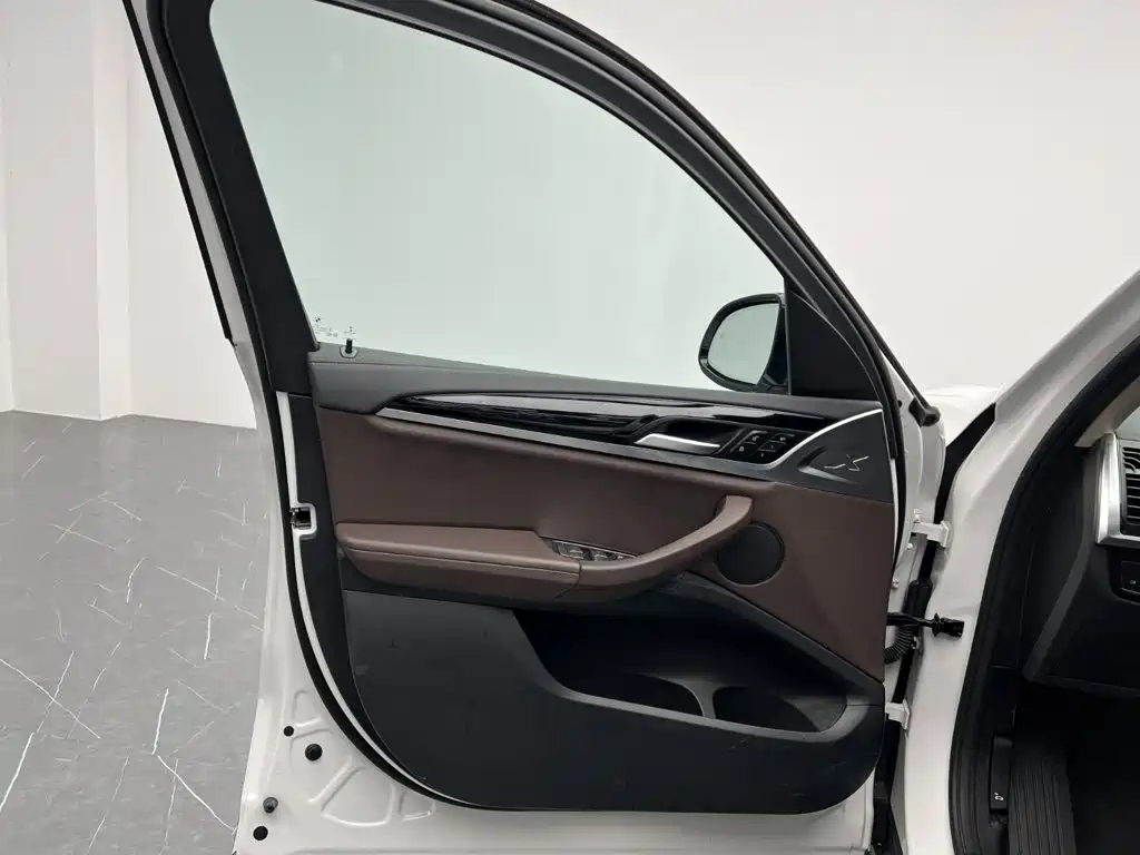 BMW iX3 — миниатюра 13