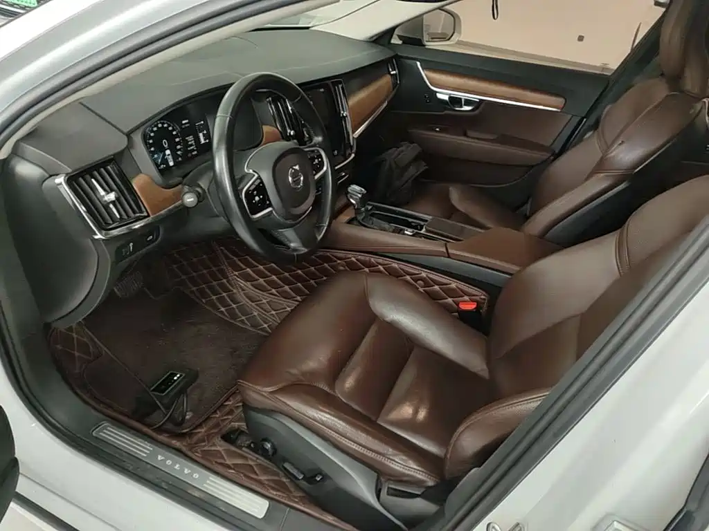 Volvo S90 — миниатюра 15