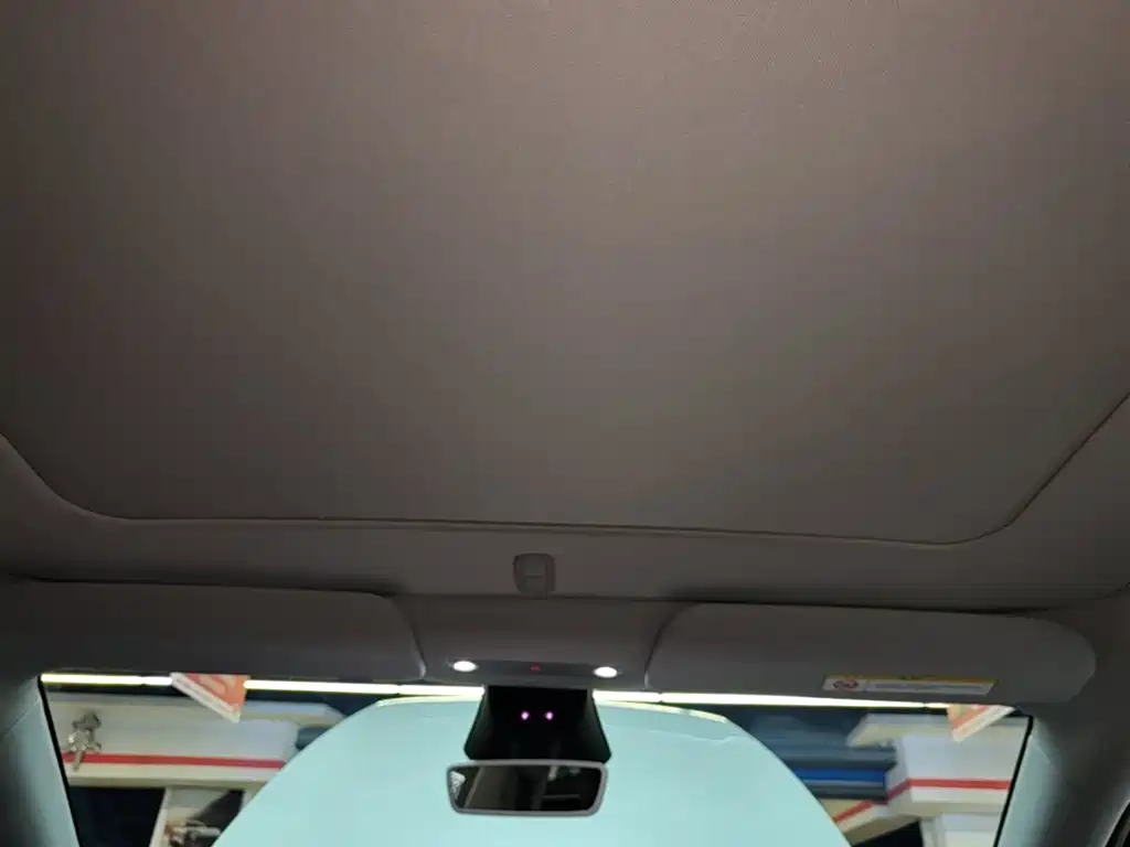 Tesla Model Y — миниатюра 18