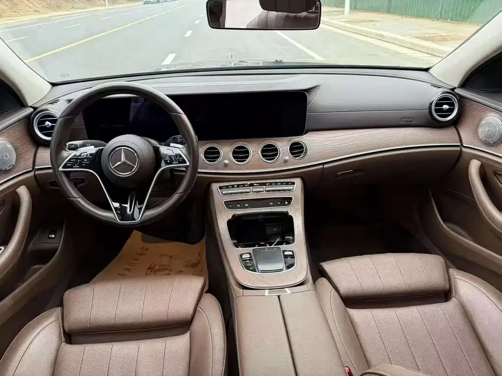 Mercedes-Benz E-Class — миниатюра 8