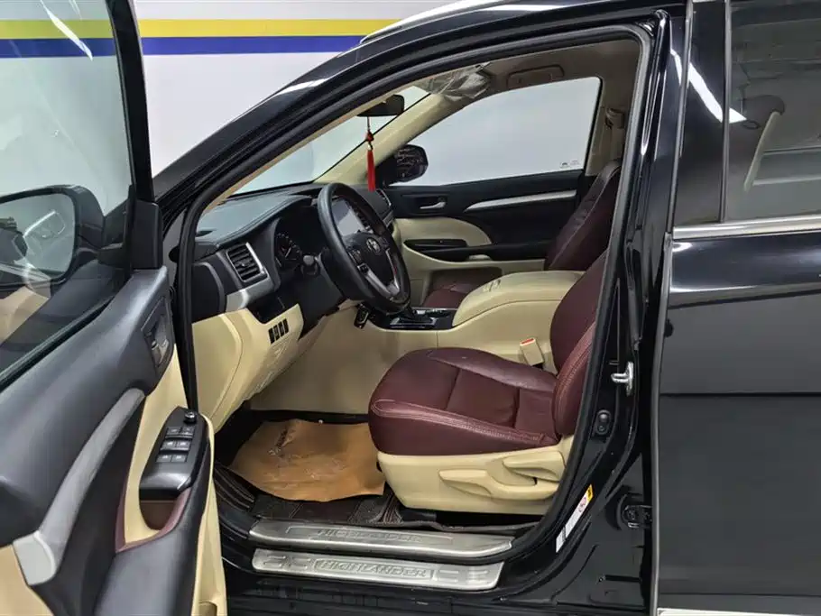Toyota Highlander 2017 2.0T Elite 7 мест