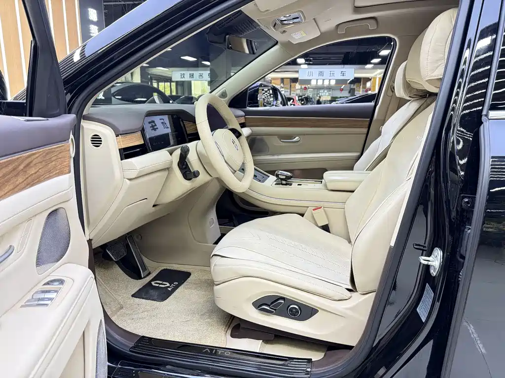 AITO ASK THE WORLD M7