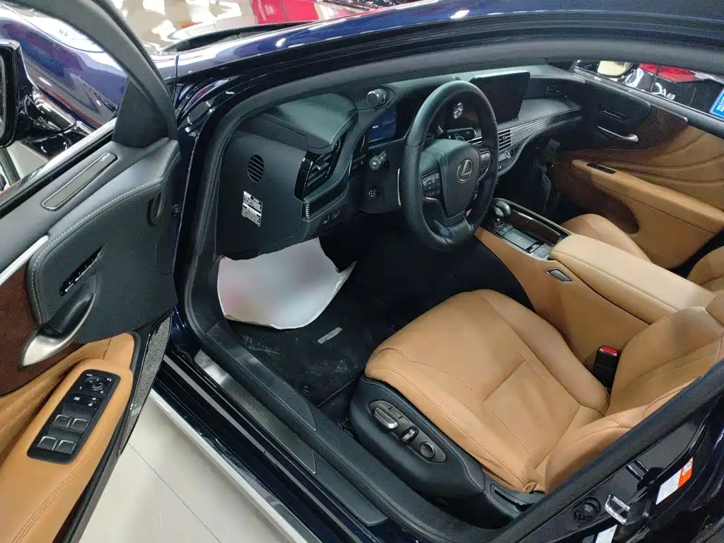 Lexus LS — миниатюра 12