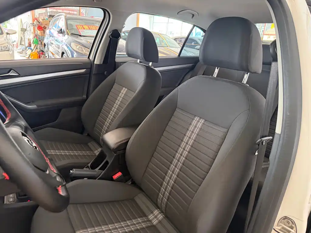 Volkswagen Lavida — миниатюра 17