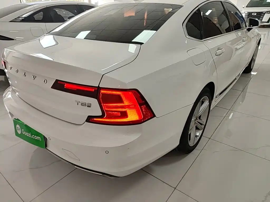 Volvo S90 — миниатюра 8