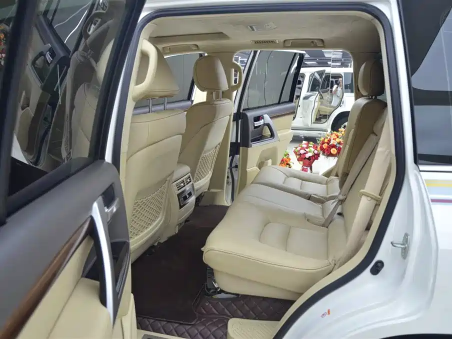 Toyota Land Cruiser 2017 5.7L AT