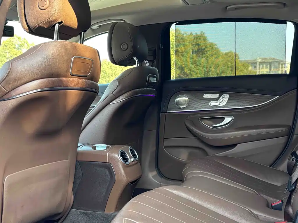 Mercedes-Benz E-Class — миниатюра 6