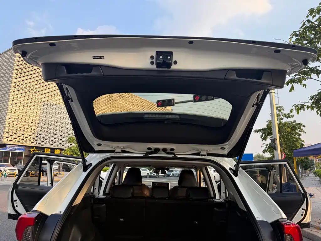 Toyota RAV4 — миниатюра 20