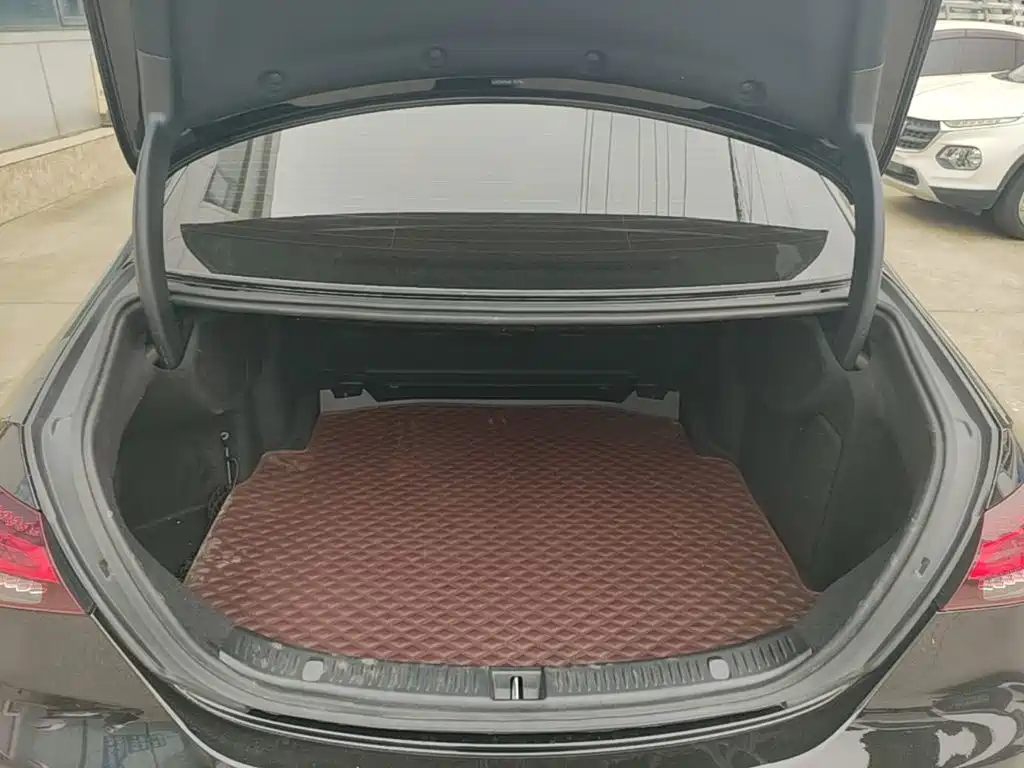 Mercedes-Benz E-Class — миниатюра 19
