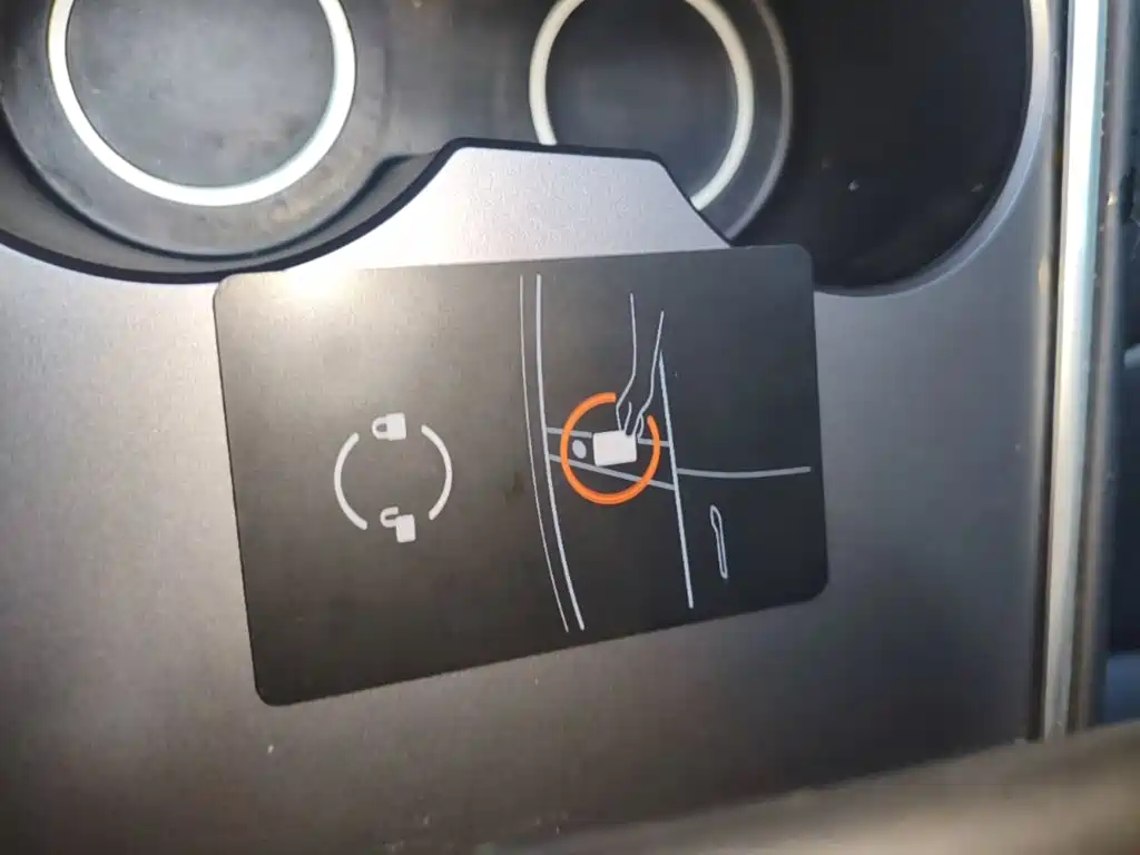 Tesla Model Y — миниатюра 17