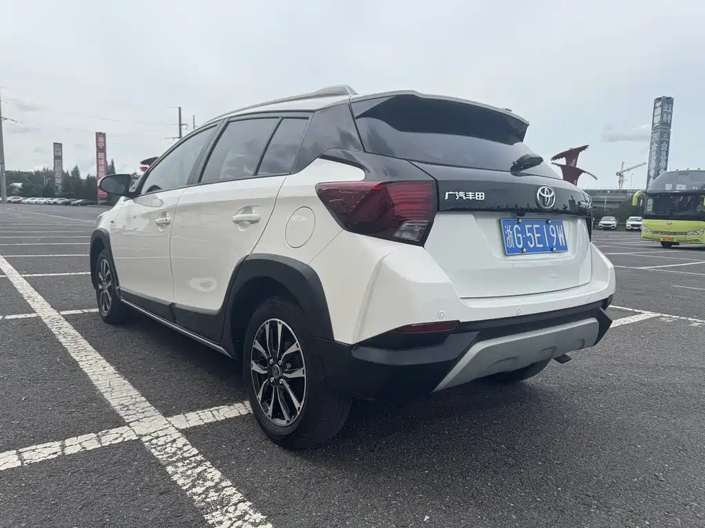 Toyota Yaris L — миниатюра 5