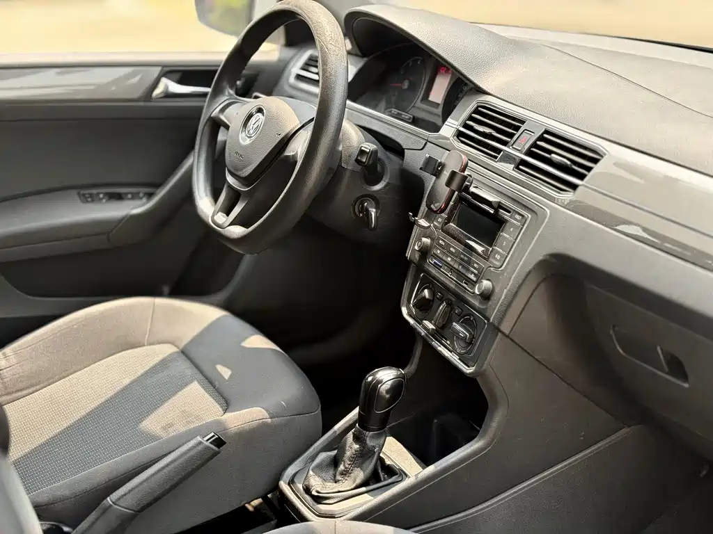 Volkswagen Santana — миниатюра 10